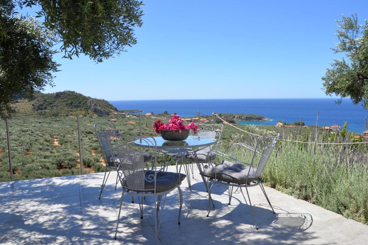 Athina'S Stone House In Kardamyliヴィラ エクステリア 写真