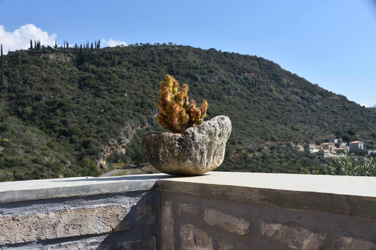 Athina'S Stone House In Kardamyliヴィラ エクステリア 写真