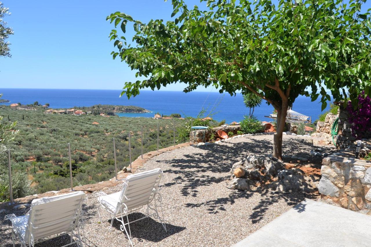 Athina'S Stone House In Kardamyliヴィラ エクステリア 写真