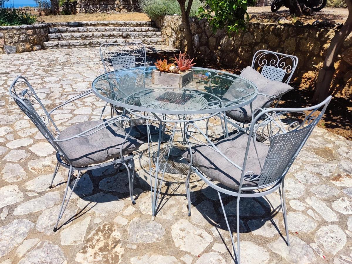 Athina'S Stone House In Kardamyliヴィラ エクステリア 写真