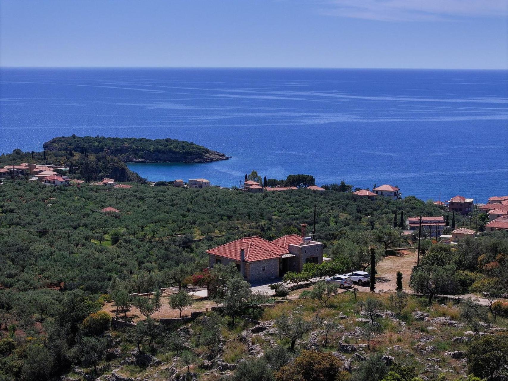 Athina'S Stone House In Kardamyliヴィラ エクステリア 写真