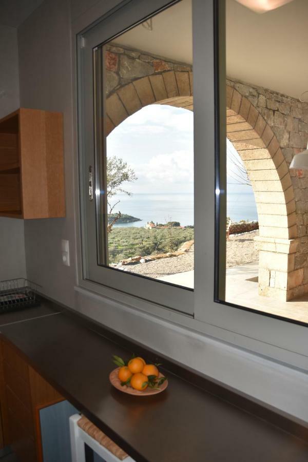 Athina'S Stone House In Kardamyliヴィラ エクステリア 写真