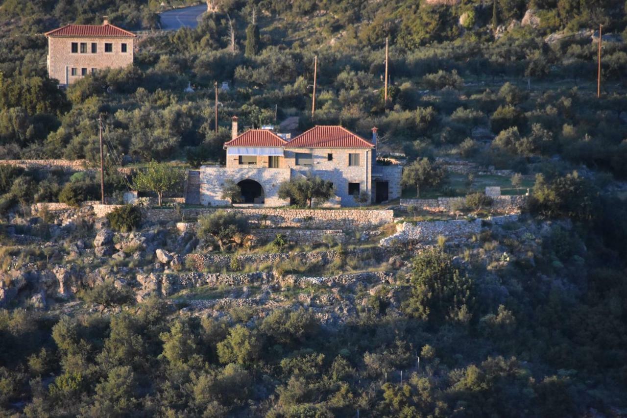 Athina'S Stone House In Kardamyliヴィラ エクステリア 写真
